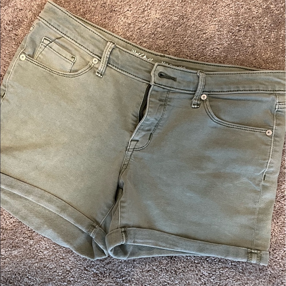 Green mid rise jean shorts, stretch’s and comfortable